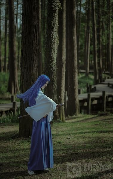 王者荣耀橘右京COS帅气照片 为你献上一朵花