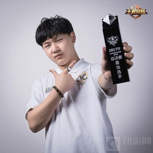 QGhappy齐晒KPL总冠军戒指 网友直呼羡慕