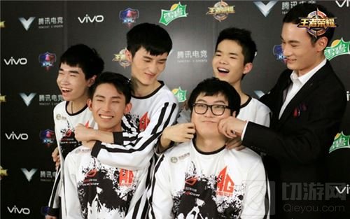 助手荣耀名人堂评选结果揭晓：AG超玩会人气不减