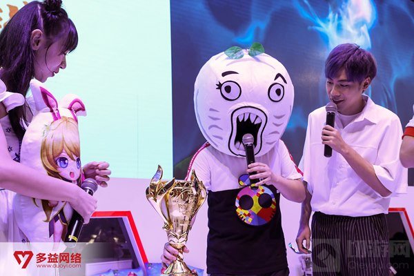王尼玛降临ChinaJoy 率暴走家族PK美女战队