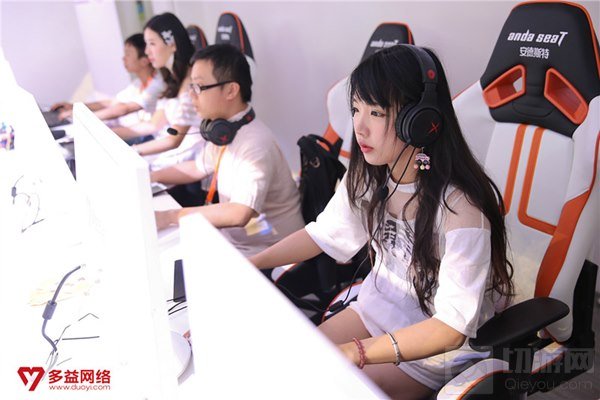 全是爱豆小姐姐 三大偶像团占领多益CJ展台