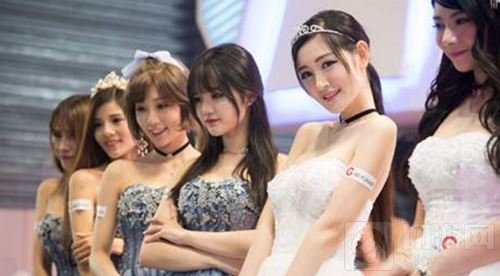 CJ回顾：手游与电竞并存 外国萌妹超性感迷人