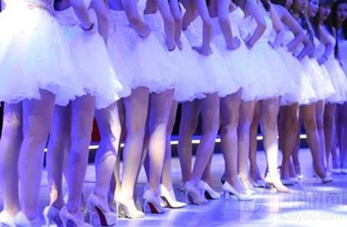 CJ回顾：手游与电竞并存 外国萌妹超性感迷人