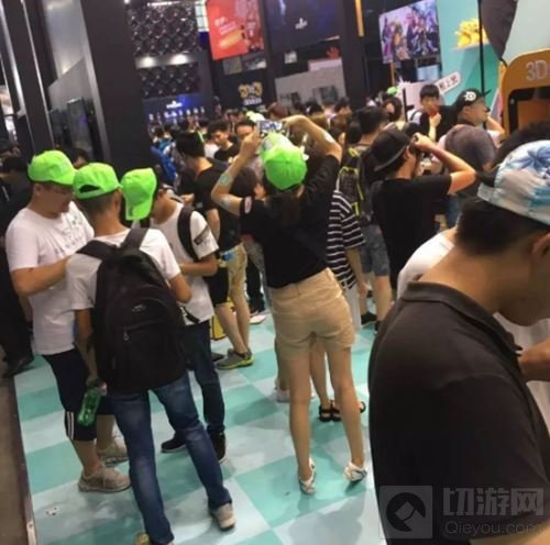 国民老公王思聪被SG热情惊呆 2017CJ现场热点事件