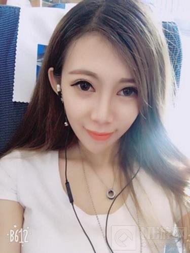 美女主播凝夕试水游戏直播 高玩还是坑你来猜