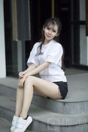 美女主播凝夕试水游戏直播 高玩还是坑你来猜