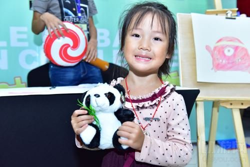 球球大作战城市挑战赛成都站 奥克斯广场有人聚众玩球