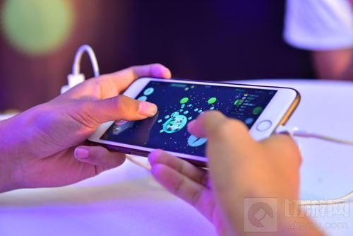 球球大作战城市挑战赛成都站 奥克斯广场有人聚众玩球