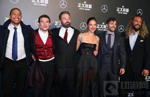 大电影首映礼群星闪耀 正义联盟超级英雄面基