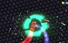 贪吃蛇大作战看见小的蛇就欺负 小心被反杀