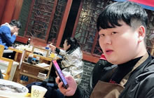 王者荣耀MC融入AG超玩会 深夜火锅店偶遇XQ