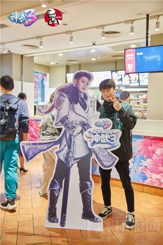 黄子韬闪现肯德基！神武3首席弟子带你吃鸡