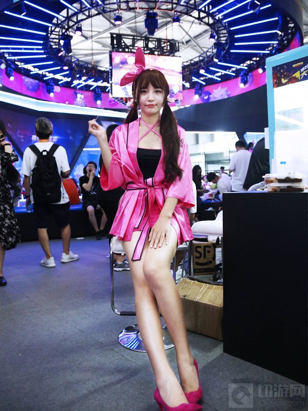 营养真的跟不上了 巨人网络CJ展台的小姐姐们