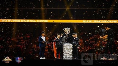 2018KPL春季赛总决赛 Hero久竞夺冠首捧银龙杯