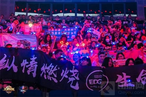 2018KPL春季赛总决赛 Hero久竞夺冠首捧银龙杯