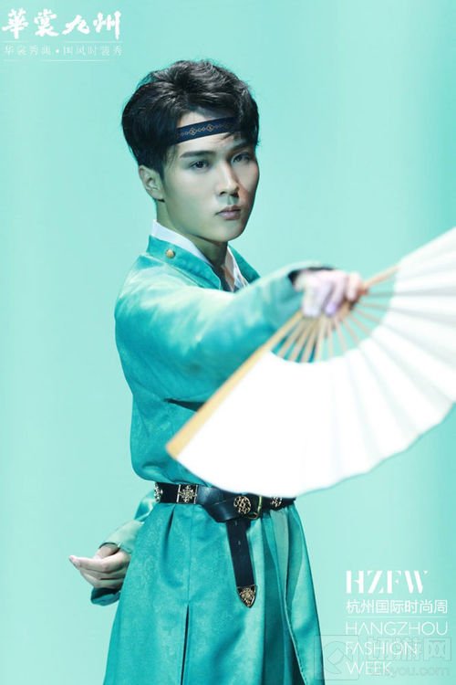 《神都夜行录》参展2018年华裳九州国风时装秀