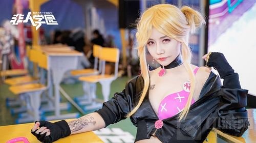 钟馗手办首曝光 《非人学园》元旦线下展会回顾