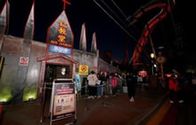 网易大神探险团勇闯《第五人格》湖景村