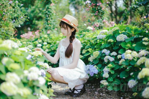 可爱萝莉Coser雪雪清纯私房美图