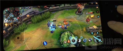 英雄联盟手游可以用手柄玩吗 LOL手游使用手柄操作方法教程