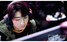 天才电竞少年小蜘蛛 18岁少年赛场上如鱼得水