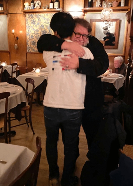 小岛秀夫晒与好友合照！粉丝喊话好友：做半条命3吧！