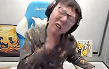 英雄联盟冠军打野MLXG怒扇自己耳光 MLXG破防扇自己